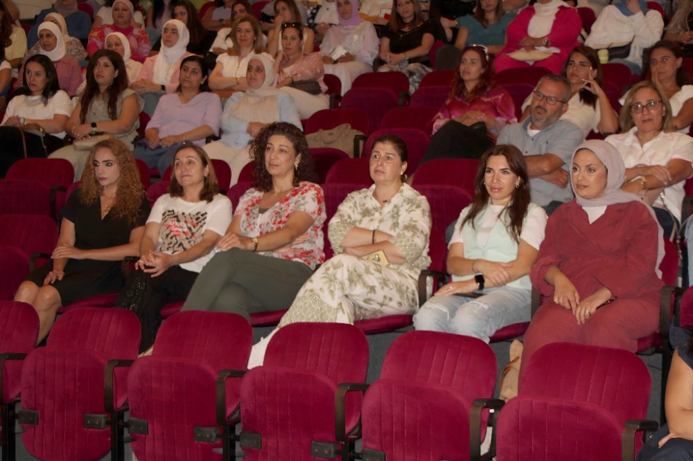 ثانوية رفيق الحريري تختتم عامها الدراسي بلقاء لمعلميها وتكريم المتقاعدين بهية الحريري: لبنان على عتبة نهوض جديد