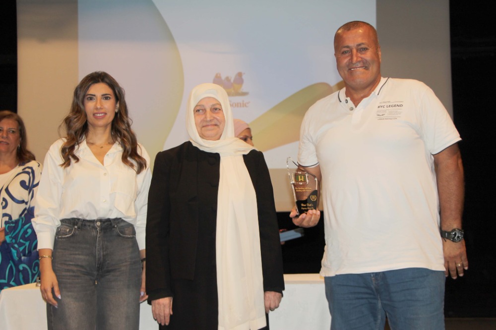 ثانوية رفيق الحريري تختتم عامها الدراسي بلقاء لمعلميها وتكريم المتقاعدين بهية الحريري: لبنان على عتبة نهوض جديد