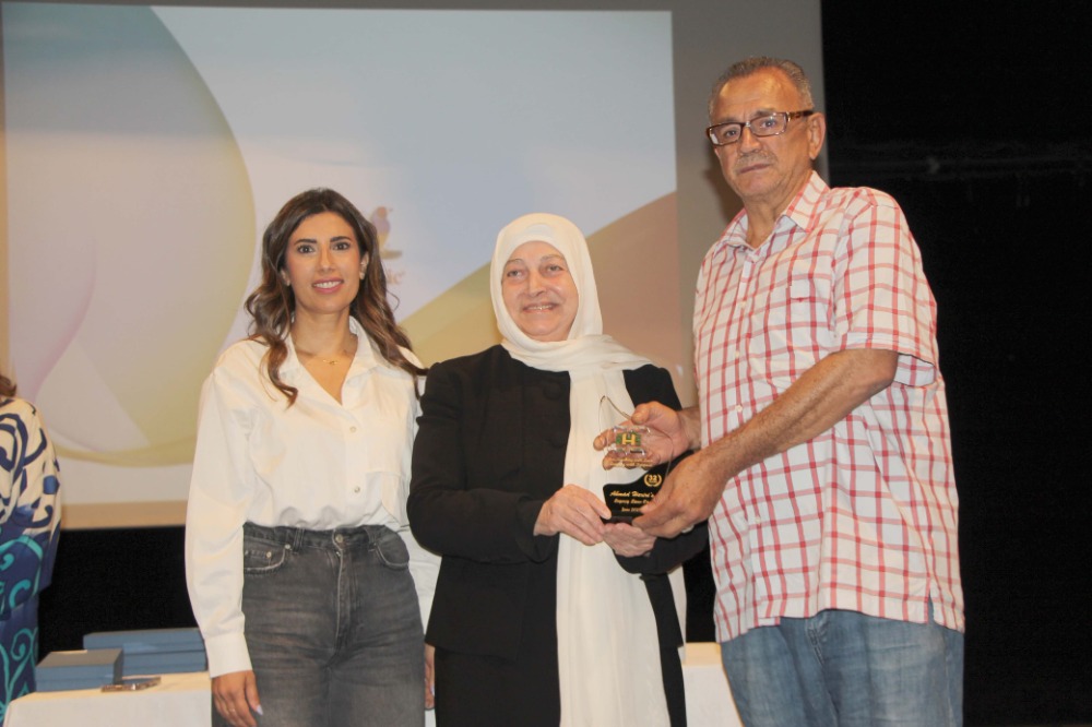 ثانوية رفيق الحريري تختتم عامها الدراسي بلقاء لمعلميها وتكريم المتقاعدين بهية الحريري: لبنان على عتبة نهوض جديد