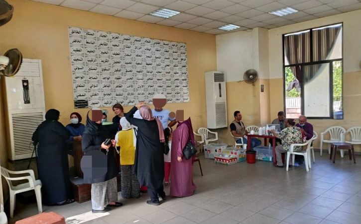 العيادات المتنقلة في "الرسالة الزرقاء" تستهدف تعمير عين الحلوة لخدمة أبناء المنطقة