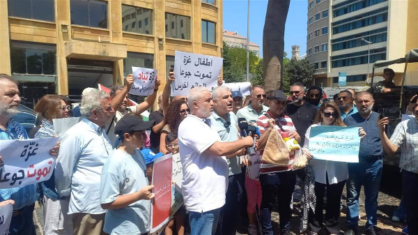 وقفة تضامنية ضد تجويع اهل قطاع غزة في وسط بيروت