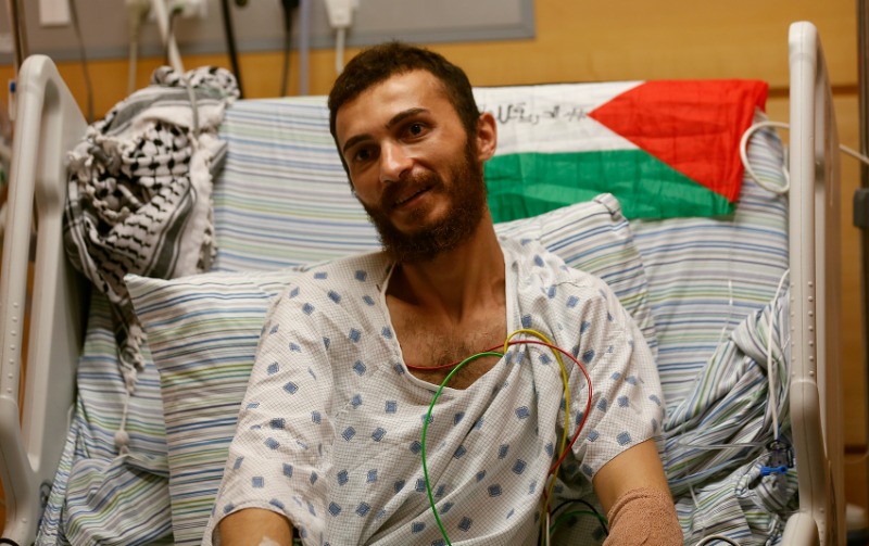 مصدر طبي: المحرر الغضنفر أبو عطوان في تحسن مستمر وسيغادر المستشفى خلال أيام