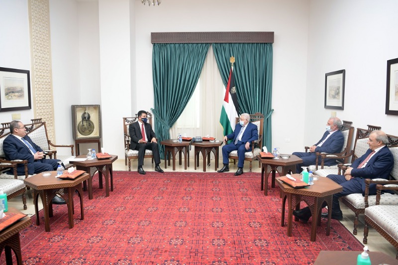 الرئيس عباس يستقبل السفير التونسي