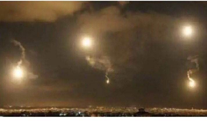 اعلام عبري: بقايا صاروخ أطلقته دفاعات سوريا خلال غارة الاحتلال سقطت بالأردن