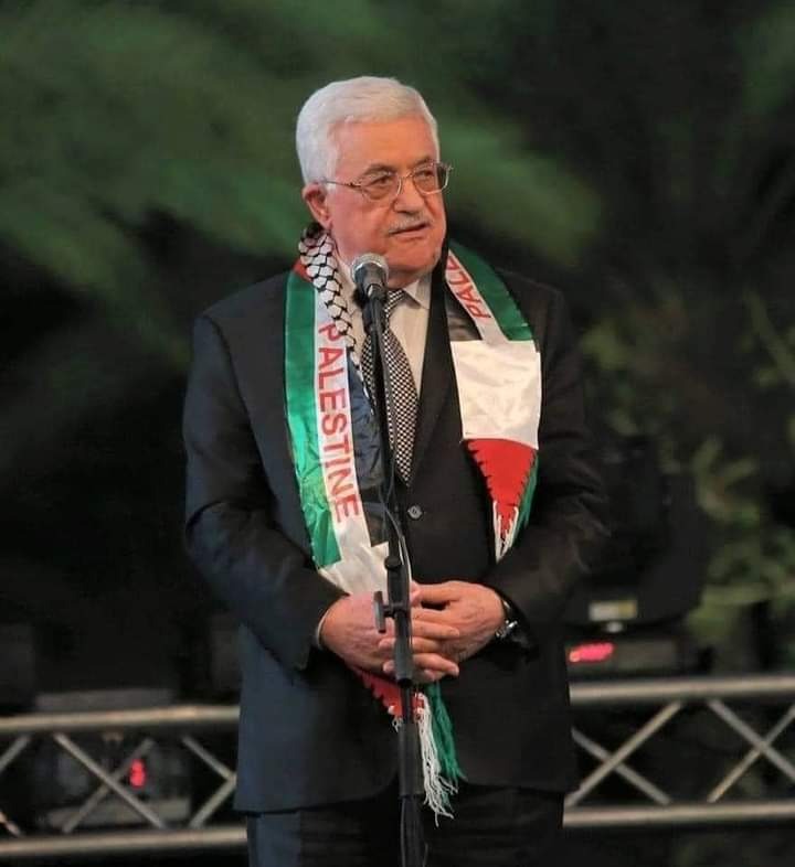 الرئيس عباس يصل الجزائر في زيارة رسمية