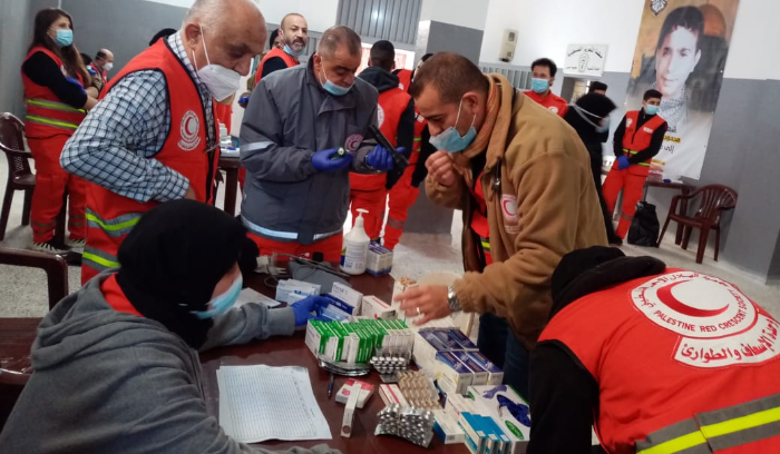 حملة صحية في مخيم البص في ذكرى تأسيس جمعية الهلال الأحمر