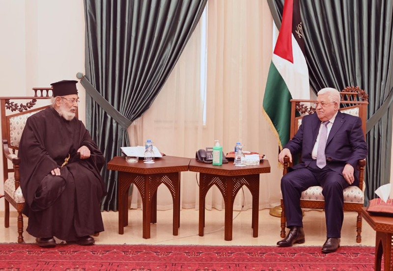 الرئيس عباس  يستقبل نائب رئيس المجلس الوطني الأب قسطنطين قرمش