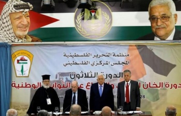 "الرئيس عباس"  يمنح الزعنون وقرمش وصبيح وقبعة وسام "نجمة القدس"