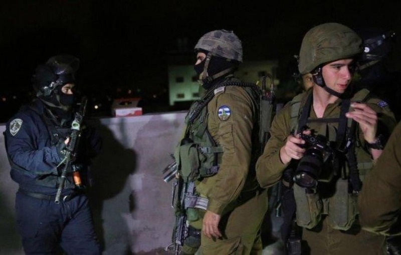 الإحتلال  الاسرائيلي شن حملة دهم واعتقال واسعة في أنحاء متفرقة من الضفة المحتلة