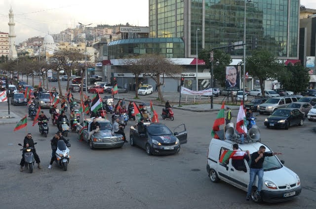 بالصور: مواكب سيارة تجوب شوارع صيدا إحياءً للذكرى 47 لاستشهاد المناضل معروف سعد