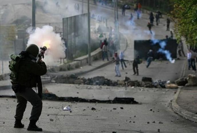 إصابة شاب برصاصة "مطاطية" في عينه خلال مواجهات مع الاحتلال في طولكرم