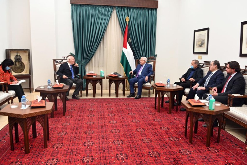 الرئيس عباس اثناء لقاء ميغال موراتينوس