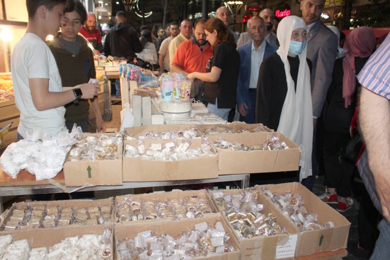 بهية الحريري تجول في أسواق صيدا عشية عيد الفطر وتشارك بأمسية "نفحات تراثية" في "خان صاصي"