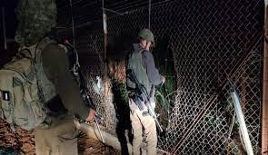 عاجل: الاحتلال الاسرائيلي يدعي اعتقال 3 اشخاص عند الحدود مع لبنان وضبط حقيبة اسلحة !