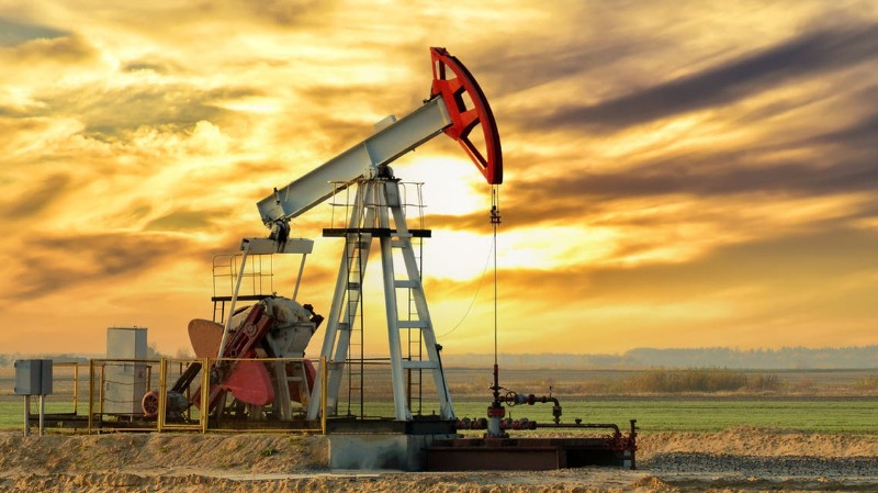 ارتفاع سعر النفط وتوقعات بزيادة الطلب