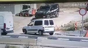 بالفيديو.. خطف سلاح شرطي إسرائيلي في الخليل