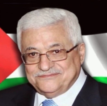 الرئيس عباس  يهاتف المستشار هاني الناطور معزيا بوفاة زوجته