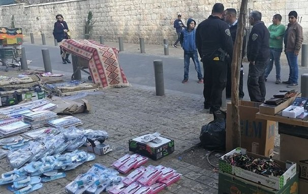 الاحتلال الاسرائيلي يعتدي على البائعات الفلسطينيات في باب العامود بالقدس المحتلة