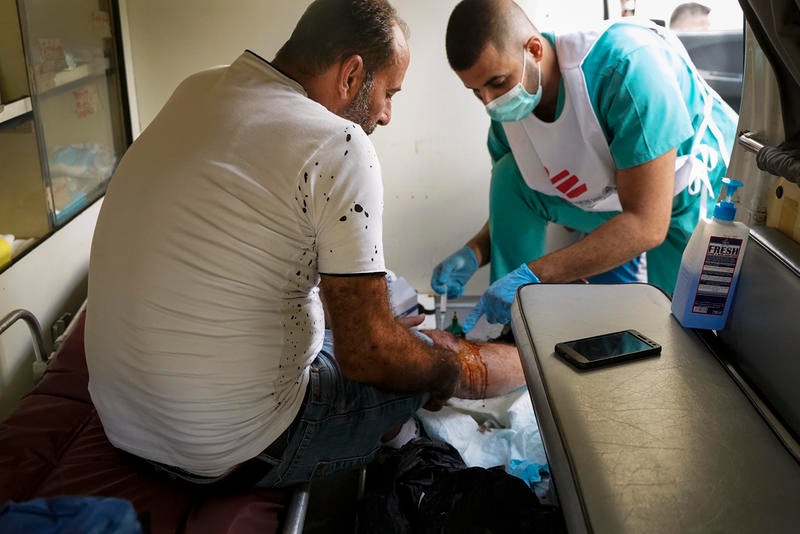بترت أصابعه بسبب التأخر في العلاج… خسر محمد صحته وآلاف اللبنانيين مهدّدون