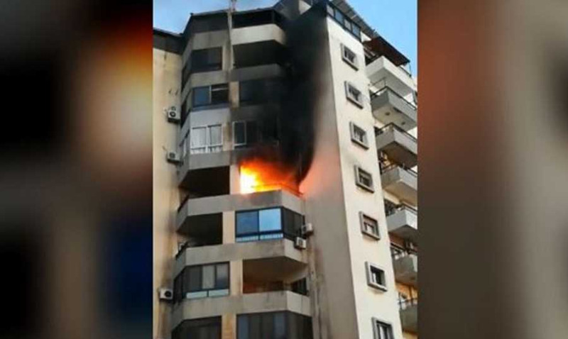 حريق داخل مبنى في طرابلس