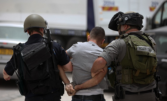 الاحتلال يعتقل 24 مواطنا من الضفة