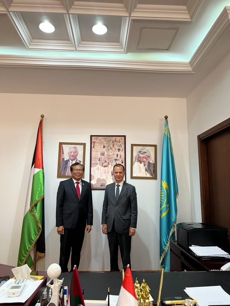 السفير أبو زيد يستقبل نظيره الأندونيسي في كازاخستان