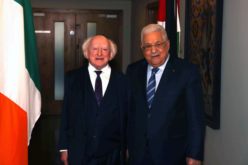 الرئيس عباس يلتقي نظيره الإيرلندي