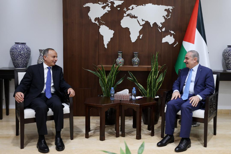 رئيس الوزراء اشتية يستقبل السفير المصري الجديد لدى فلسطين ويطلعه على المستجدات السياسية