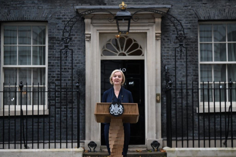 رئيسة وزراء بريطانيا ليز تراس تعلن استقالتها!