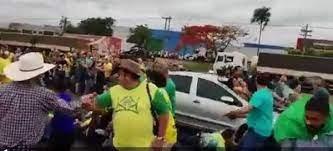 البرازيل.. سيارة تقتحم حشدا من مؤيدي بولسونارو وتصدم وتدهس العشرات