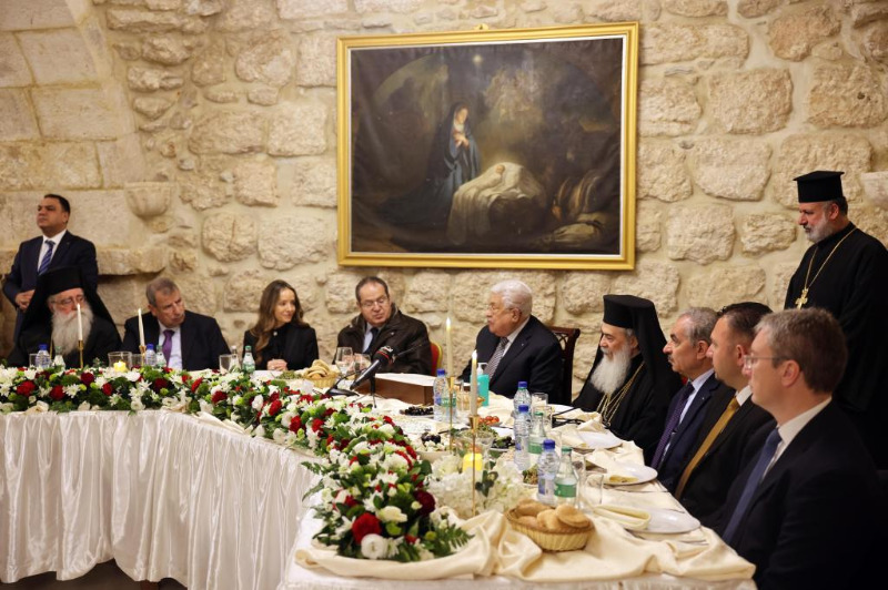 الرئيس عباس لدى مشاركته بمأدبة العشاء الميلادي: شعبنا سيواصل ثباته على أرضه وحماية تراثه ومقدساته