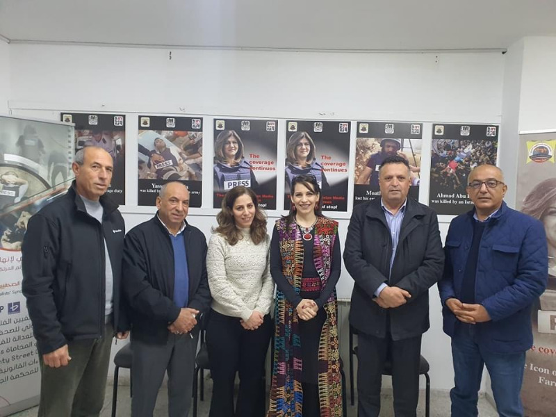 السفيرة أبو عمارة تزور نقابة الصحفيين الفلسطينيين