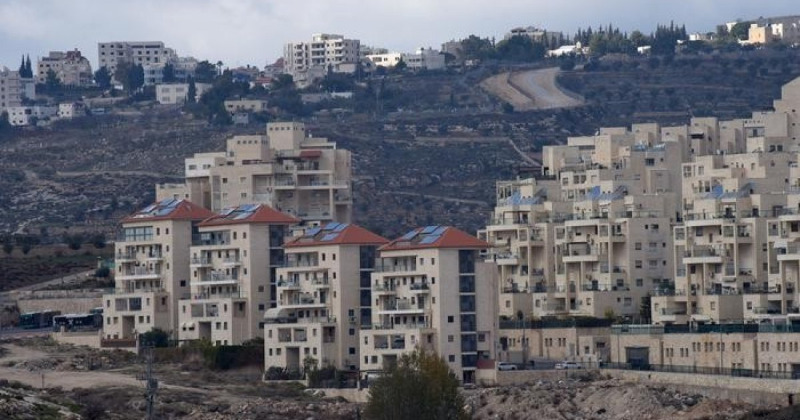 الحكومة الإسرائيلية تخطط لتسليم أراض ومبان في الضفة للمستوطنين
