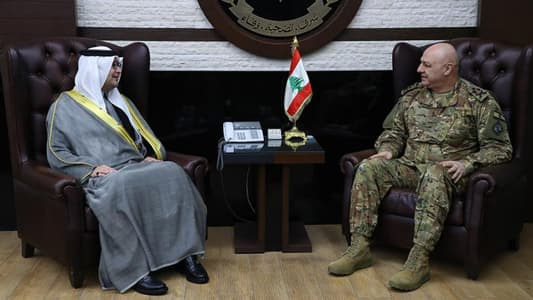 قائد الجيش عرض للأوضاع مع السفير بخاري