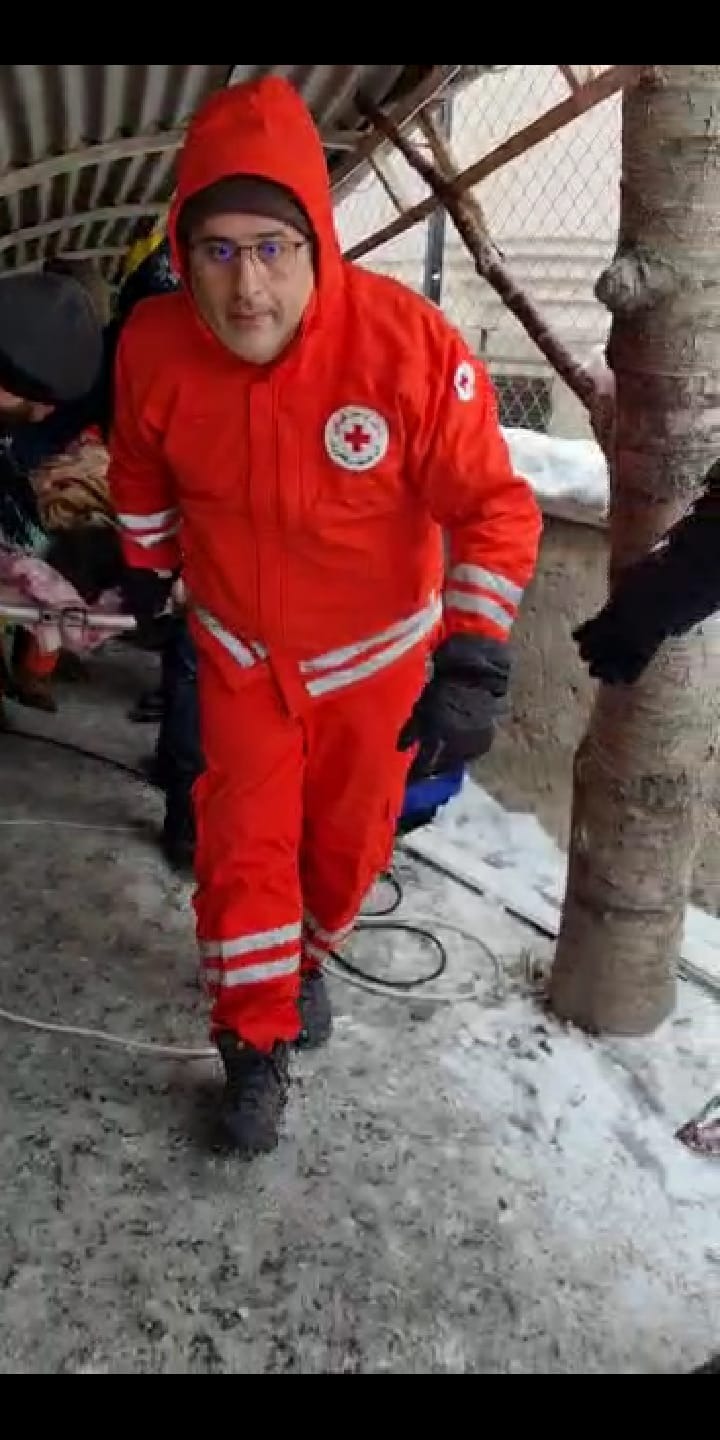 بالفيديو:  فريق الإنقاذ اللبناني في تركيا تمكن  من إنقاذ امرأة حامل وابنتها...