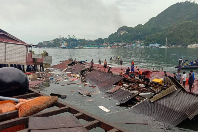 4 قتلى بانهيار مقهى جراء زلزال في بابوا الإندونيسيّة