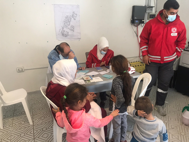 "الصليب الأحمر اللبناني" يخصص نهاراً للتلقيح الروتيني للأطفال في تعمير عين الحلوة