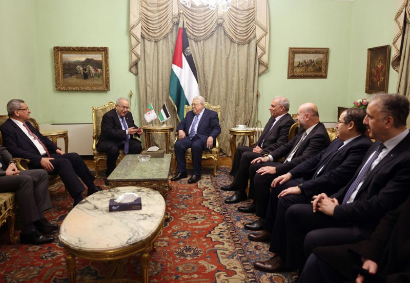 الرئيس عباس يستقبل وزير الخارجية الجزائري