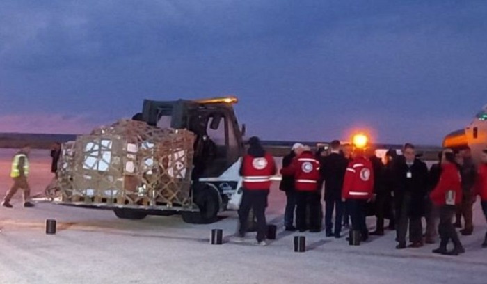 وصول شاحنات مساعدات إلى سوريا عبر معبري لبنان والأردن