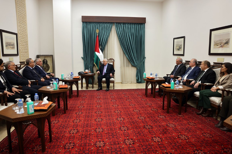 الرئيس عباس يستقبل وفد اتحادات القطاع الخاص الليبي