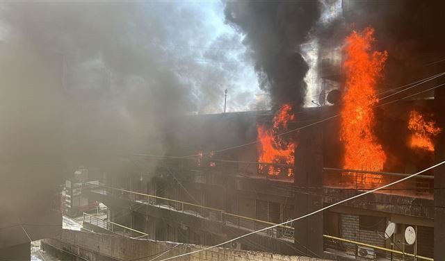 بالفيديو: حريق كبير داخل مستودع في منطقة النيو روضة – المتن