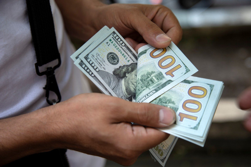 الارتفاع في الدولار مستمر.. كم بلغ مساء اليوم؟