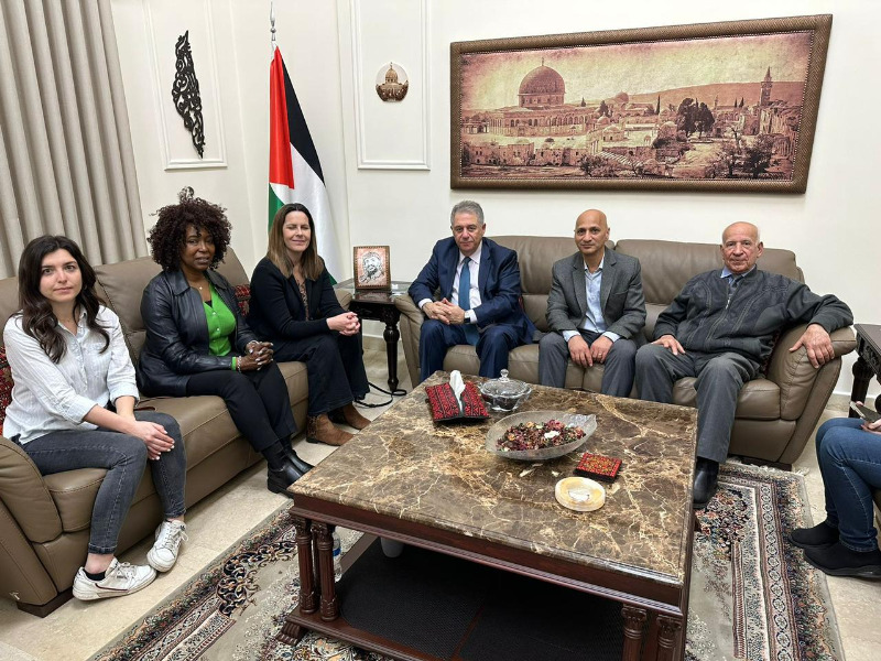 السفير دبور يلتقي المديرة التنفيذية لمؤسسة العون الطبي للفلسطينيين ميلاني وورد