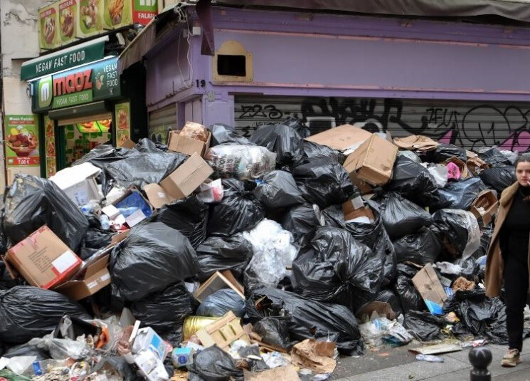 باريس تغرق في النفايات.. ودعوة للجيش لتنظيف الشوارع