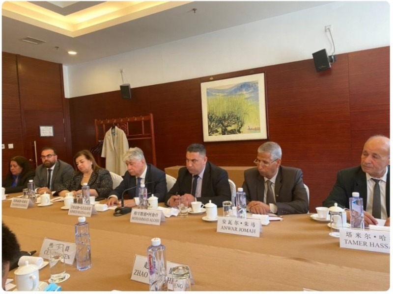 د. مجدلاني خلال لقاء وفد "جبهة النضال" يؤكد حيوية الدور الصيني