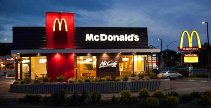 ماكدونالدز تغلق مكاتبها في الولايات المتحدة وتسرح الموظفين!