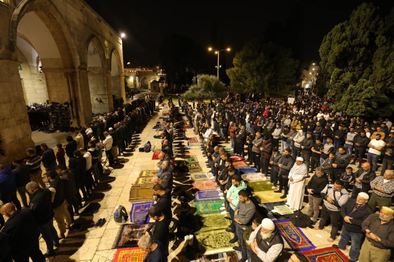 140 ألف مصل يؤدون العشاء والتراويح في المسجد الأقصى المبارك