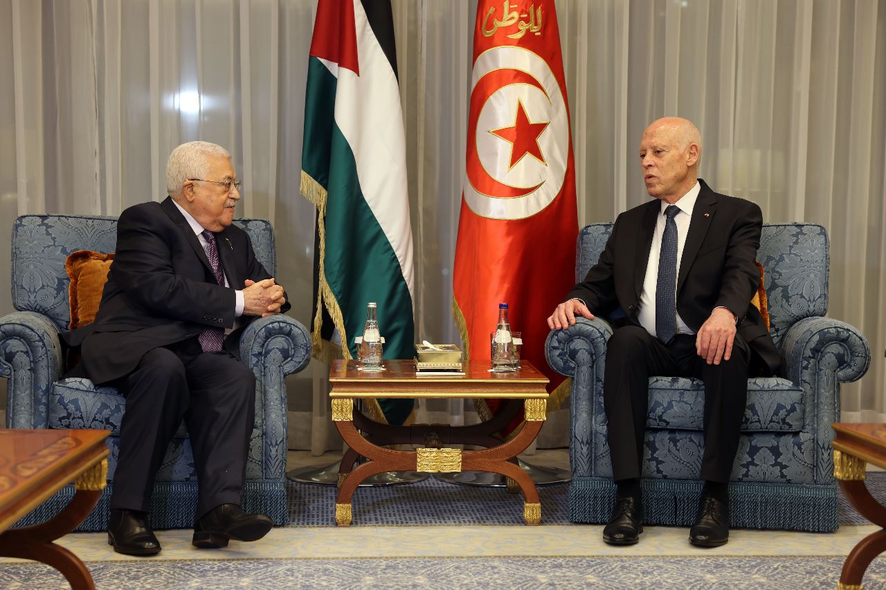 الرئيس عباس يلتقي نظيره التونسي