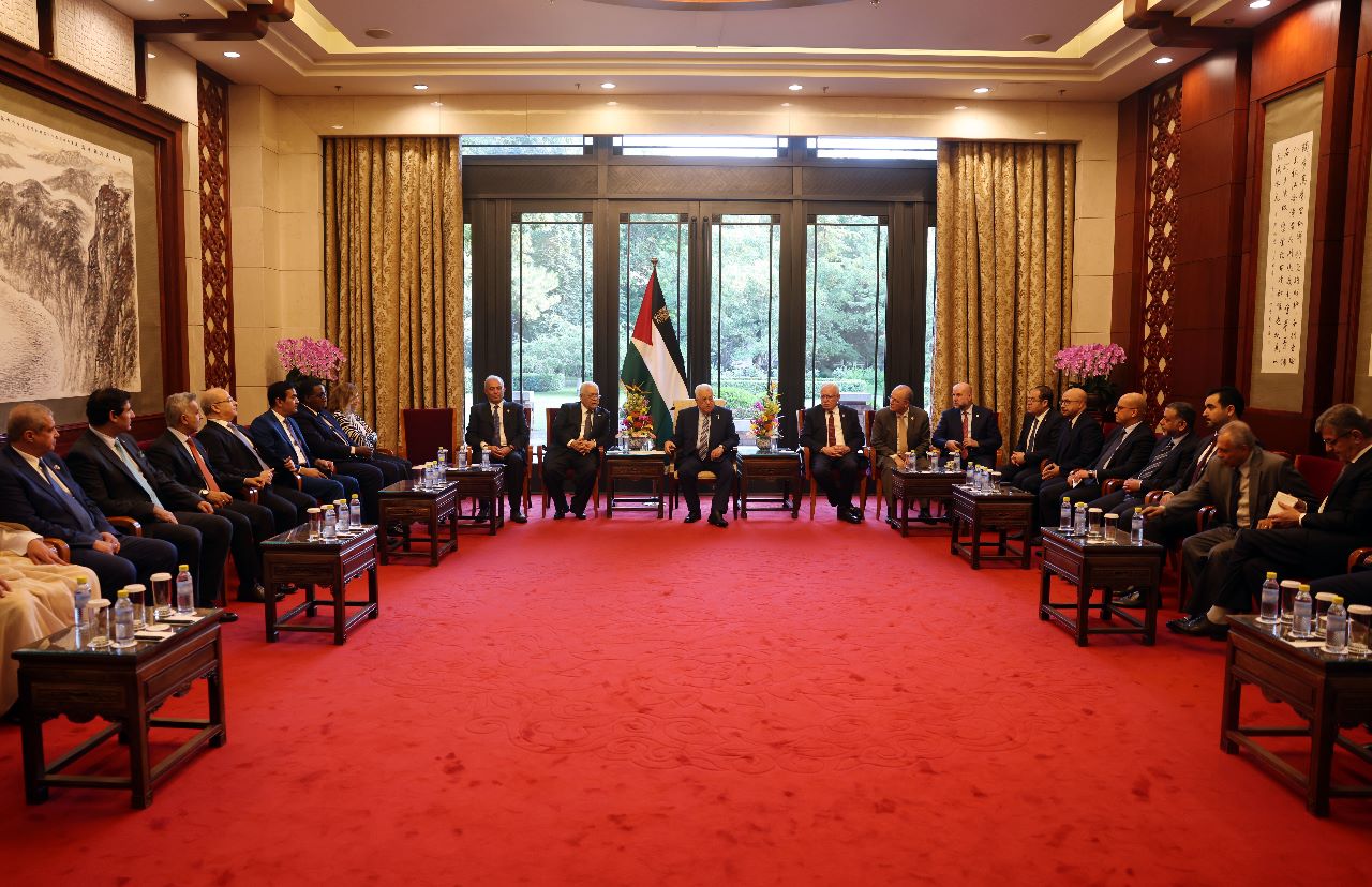 الرئيس عباس يُطلع مجلس السفراء العرب لدى الصين على آخر التطورات السياسية