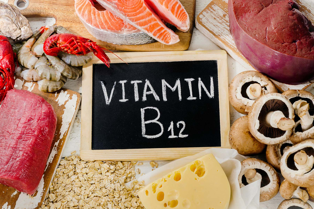 ما هي الأعراض التي تدل على نقص فيتامين B12 لديك؟